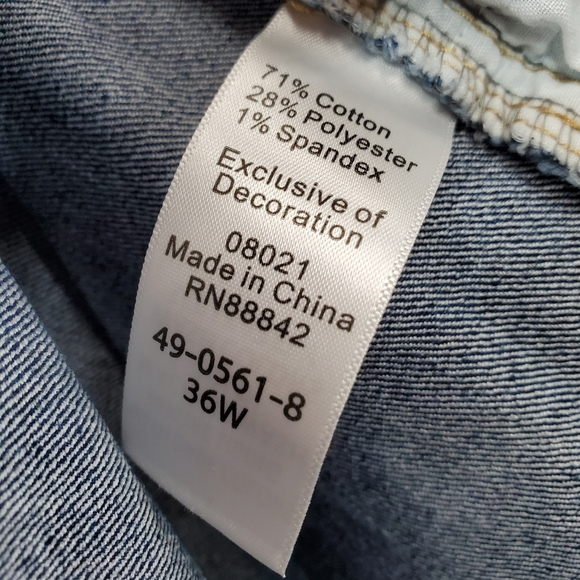 Woman Within Cropped Jeans Embroidered Floral Womens Plus Size 36W Blue - Picture 9 of 10